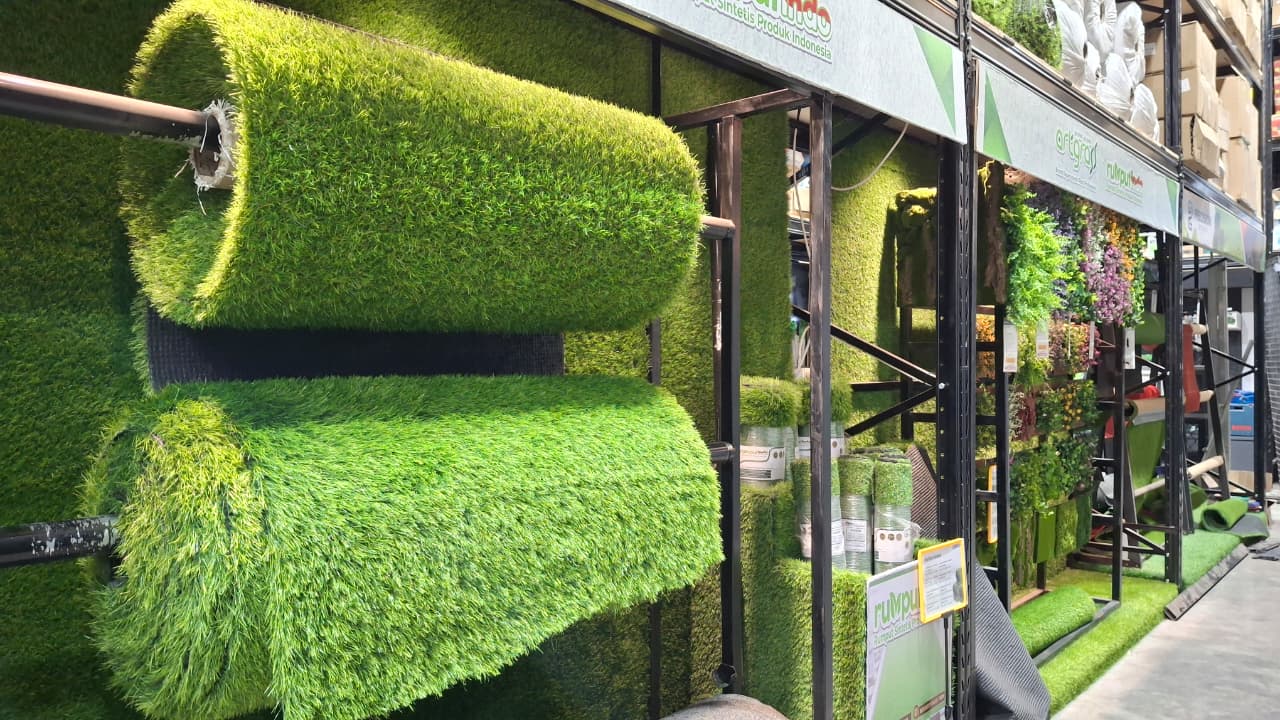 Rumput Sintetis, Solusi Taman Praktis dari Supermarket Bahan Bangunan Terbaik di Jawa Barat